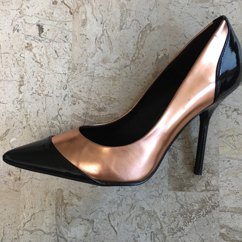 Black /Rose Gold Cap-Toe Pointed Stiletto Pump